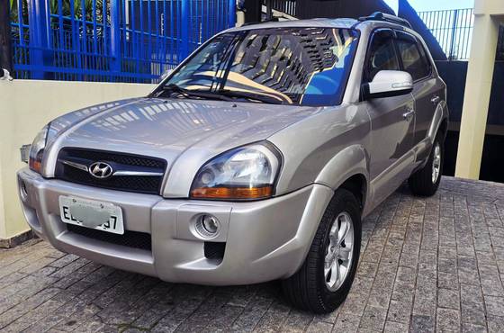 HYUNDAI TUCSON 2.0 MPFI GLS 16V 143CV 2WD GASOLINA 4P AUTOMÁTICO HYUNDAI TUCSON 2.0 MPFI GLS 16V 143CV 2WD GASOLINA 4P AUTOMÁTICO